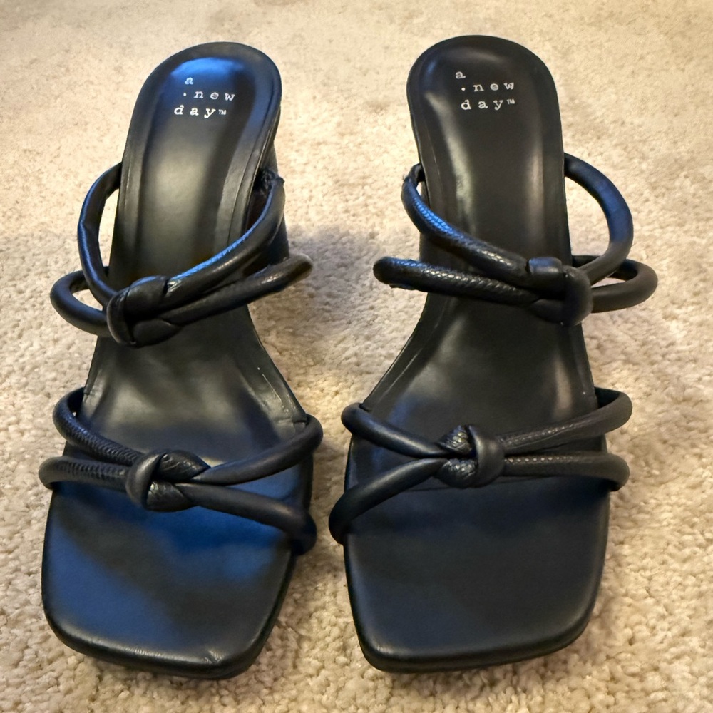 Black Women Heels - Picture 6 of 8